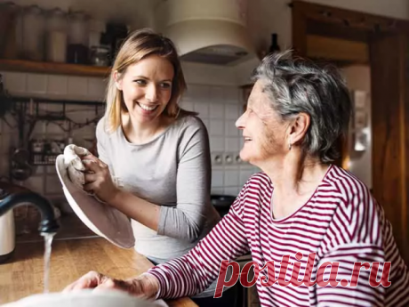Одна женщина средних лет привезла к себе свою бабушку, которая от старости ослепла - медиаплатформа МирТесен