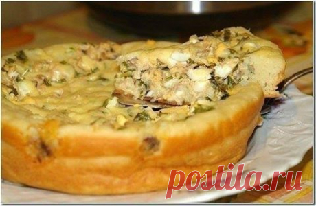 Быстрый пирог из рыбы
Ингредиенты:
1 стакан кефира
1 яйцо
1 стакан муки
половина чайной ложки соды
баночка рыбной консервы (я брала сайру в масле)
2 отварных яйца
зелень
сыр