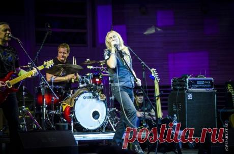 Круги на воде — Александр Иванов, группа Рондо
В детстве Александр долго ходил на дзюдо (более двенадцати лет и он обладатель черного пояса в этом виде борьбы), затем была служба в танковых войсках. С начала 80-х начинается его профессиональная м…