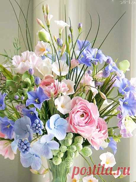 Когда мужчина совершает отчаянный поступок, его обычно считают романтичным, когда их совершает женщина, её часто считают отчаянной или сумасшедшей.
© Кэрри Брэдшоу