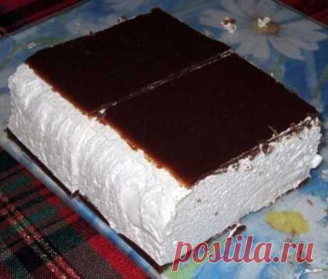 ПТИЧЬЕ МОЛОКО
Пока ГОТОВИЛА, мои чуть с ума от аромата не сошли
Вам потребуется:
Для торта:
2 пакета желатина (по 8 г)
1 стакан молока
1 стакан сахара
450 г сметаны
450 г охлажденных взбитых сливок
растительное масло для смазывания формы
Для глазури:
5 столовых ложек какао-порошка
5 столовых ложек сахара
1 пакет желатина (8 г)
5 столовых ложек молока
1 стакан холодной воды
Приготовление:
1. В небольшой кастрюле смешайте 2 пакетика желатина с 1 стаканом молока. Поставьте на средний огонь и