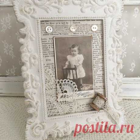 Cadre rétro romantique Jeune Fillette ❤
#dentelleetbrocante #dentelle #brocante #ancien #chiné #cadre #photographie #patine #bobine #napperon #bouton