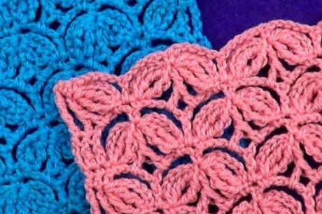 Красивый ажурный узор Красивый ажурный узор с листиками из высоких столбиков отлично подойдет для летней одежды и палантинов.