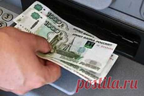 В Минтруде рассказали о компенсации работающим в праздники россиянам. В Министерстве труда и социальной защиты РФ разъяснили условия оплаты труда в праздничные дни. По информации ведомства, если рабочая смена сотрудника выпадает на праздничный день, то она будет оплачиваться в двойном объеме. Однако вместо двойной оплаты труда сотрудник может выбрать отгул.