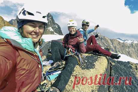 Российские альпинистки первыми в мире покорили скальный пик в Киргизии. Российские альпинистки Марина Попова, Мария Дюпина и Надежда Оленева первыми в мире покорили безымянный скальный пик в Киргизии. Отмечается, что девушки поднялись на пик высотой 4818 метров над уровнем моря, который находится в долине Орточашма, неподалеку от ущелья Каравшин в Киргизии.