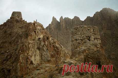 Մեղրիի ամրոցը միջնադարյան Հայաստանի ճարտարապետական հուշարձան է: Գտնվում է Մեղրի քաղաքի տարածքում, բարձր բլրի գագաթին: Առաջին անգամ ամրոցը հիշատակվել է 1083թ.ին: Ամրոցն ամբողջովին վերականգնվել է 18-րդ դարում: