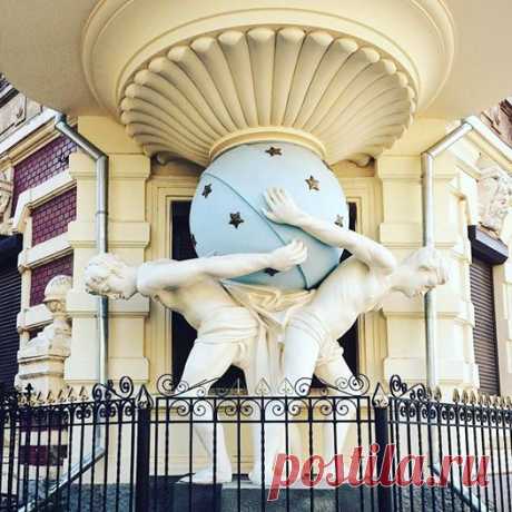 Atlanti on the People’s Commissar of the House of Odesa Budinka-Атланти на наркоме кідом відомого одеського будинку