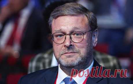 Косачев прокомментировал слова президента Чехии о слежке за русскими в странах Запада. По словам вице-спикера Совета Федерации, эта риторика напоминает политику Адольфа Гитлера