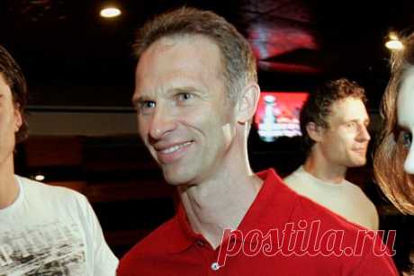 Гашек отреагировал на участие россиян в новом сезоне НХЛ. Олимпийский чемпион, двукратный обладатель Кубка Стэнли Доминик Гашек отреагировал на участие россиян в новом сезоне Национальной хоккейной лиги (НХЛ). Бывшему спортсмену не понравилось, что организация третий сезон подряд решила позволить российским хоккеистам играть, не высказываясь о политике.