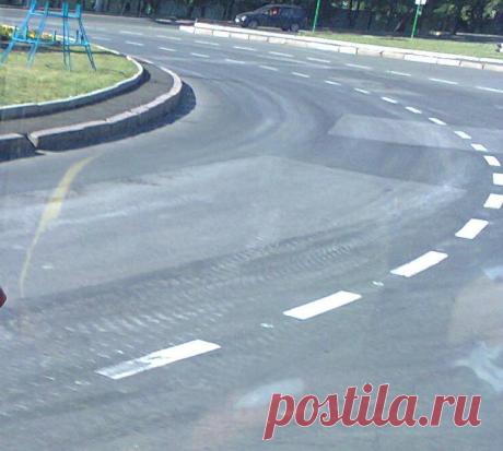 DoneckiiPatriot в Твиттере: «Многочисленные следы бронетехники со стороны г. Макеевка на ул. Элеваторная через Мотель 9.07.16 утро #Донецьк https://t.co/HYYSkbUebf»