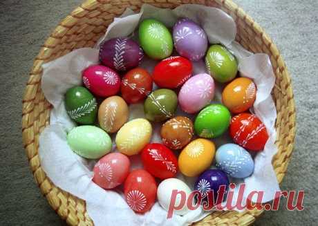 Как окрасить яйца натуральными красителями