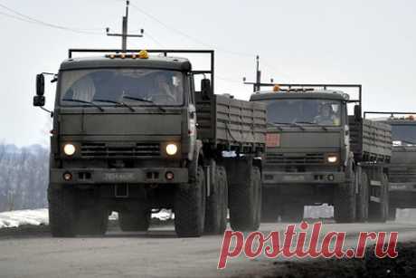 КамАЗ под управлением военного наехал на колонну российских срочников. В Плесецком районе Архангельской области автомобиль КамАЗ, за рулем которого находился военнослужащий наехал на колонну срочников. ЧП произошло 27 октября. В результате наезда грузовика двое из 20 военнослужащих погибли. Один из них скончался на месте, второй — умер в госпитале. 11 человек пострадали.