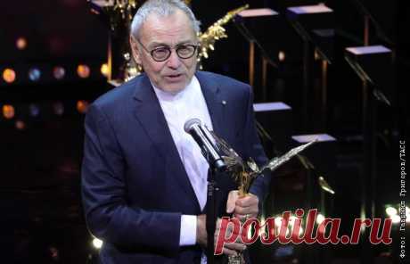 "Дорогие товарищи!" Кончаловского удостоены главных наград "Ники" за 2020 год Лучшим игровым фильмом 2020 года по версии Национальной премии кинематографических искусств и наук "Ника" стала картина "Дорогие товарищи!" режиссера Андрея Кончаловского, также фильм удостоен награды за лучшую режиссуру.