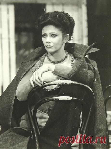 «Русская «Катрин Денёв», которая ушла на пике карьеры, не смогла стать мамой и была женой директора Таганки»: судьба Натальи Сайко Статья автора «Люди и эпохи» в Дзене ✍: Она могла стать королевой. Ей пророчили блестящее будущее, сравнивали с Катрин Денёв.