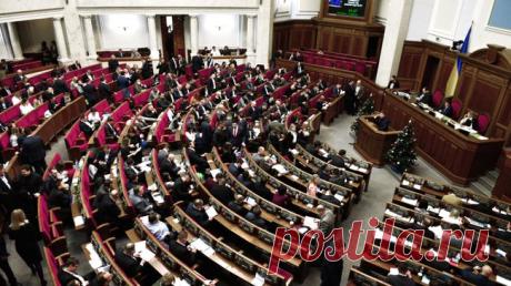 Министры на Украине узнали об отставке правительства из поста Зеленского