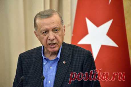Эрдоган отверг слухи о планах свергнуть Асада в Сирии. Анкара не ставит перед собой цель свергнуть президента Сирии Башара Асада с поста главы государства, заявил турецкий лидер Реджеп Тайип Эрдоган. Турецкий лидер решительно опроверг слухи о притязании Анкары на территории Дамаска, подчеркнув, что Турция выступает за территориальную целостность Сирии.