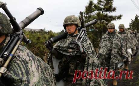 Южная Корея и США провели учения в ответ на пуски ракет из КНДР. По данным южнокорейских военных, эскадрильи F-35A отработали удары по ракетным объектам КНДР бомбами с лазерным наведением. На этой неделе войска Северной Кореи дважды запустили баллистические ракеты