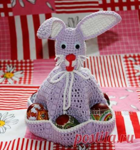 Пасхальный заяц с карманами для яиц - запись пользователя Оксана (Оксана Громова) в сообществе Мир игрушки в категории Вязаные игрушки. Мастер-классы, схемы, описание. Материалы: пряжа Yarn Art Jeans (55% хлопок, 45% акрил, 50г/160м) сиреневого, красного и белого цветов, крючок №3, наполнитель, глазки