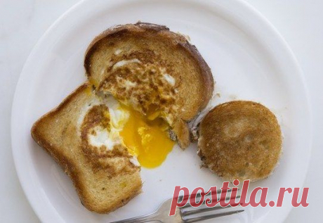 👌 Неповторимое яйцо в корзинке: 10 минут и шикарный завтрак готов, рецепты с фото Несомненно, обычная яичница — это очень вкусно. Но рано или поздно однообразие надоедает. Яйцо в корзинке – идеальный выбор, чтобы заменить традиционный способ приготовления яичниц...