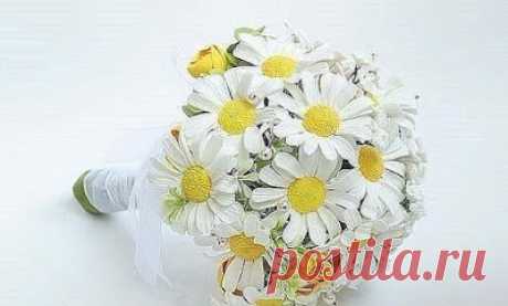 Делаем букет ромашек из гофрированной бумаги и ниток