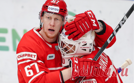 Вратаря «Спартака» после трех побед признали лучшим на неделе в КХЛ. В число лучших игроков вошли вратарь «Спартака» Дмитрий Николаев, защитник «Трактора» Стивен Кэмпфер, форвард СКА Валентин Зыков и 20-летний игрок «Торпедо» Дмитрий Бреус