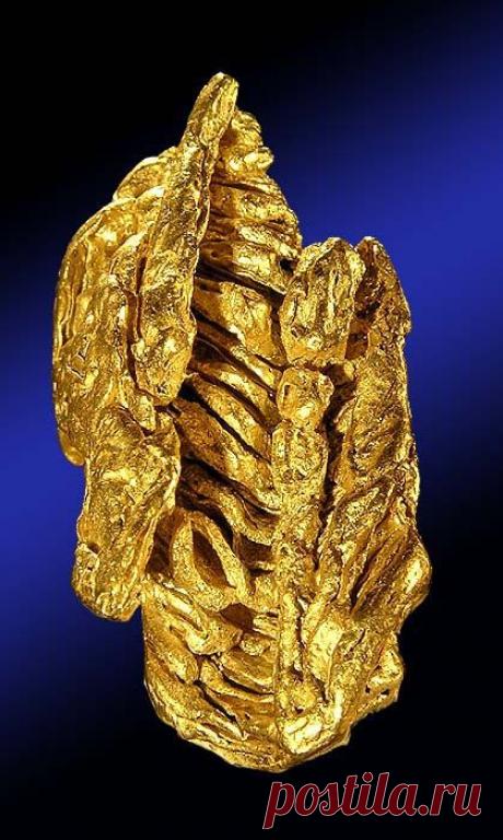 Gold (Large spinel-twinned crystal) | Majuba Placers, Pershing County, Nevada, USA [