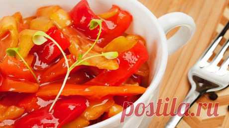 Лечо из сладкого перца и желтой алычи отличается своей нежностью и ароматом. А еще это лечо без уксуса, благодаря кислоте, которая содержится в алыче, это лечо будет прекрасно хранится зимой даже при комнатной температуре.