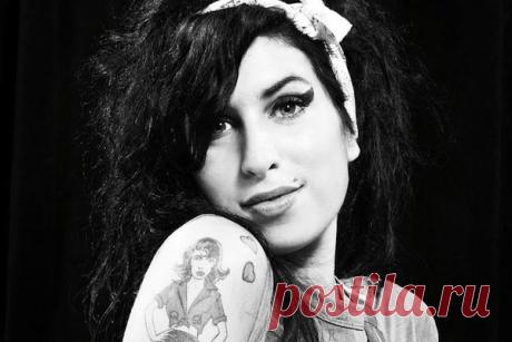 Шикарная композиция Amy Winehouse — «Back To Black»! Эми Джейд Уайнхаус (англ. Amy Jade Winehouse; 14 сентября 1983, Саутгейт (англ.) русск., Лондон — 23 июля 2011, Камден, Лондон) — британская певица и автор песен, известная своим контральто-вокалом и …