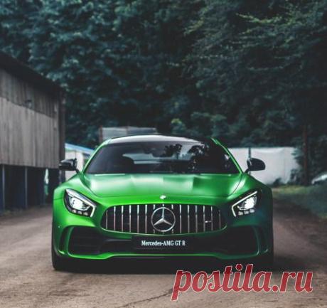 Mercedes AMG GT R