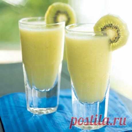 Вкусный напиток для укрепления иммунитета - Упражнения и похудение Попробуйте! Каждый вечер употребляйте полезный напиток. Этот напиток укрепляет иммунитет, помогает избавиться от запоров и придаст сил. Возьмите: один плод киви, стакан кефира (любой жирности), молотую корицу на кончике чайной ложки. Киви тщательно помойте, удалите верхнюю твердую часть, измельчите вместе с кожурой. Смешайте киви, корицу и кефир. Напиток готов! Попробуйте! К сведению: В одном киви …