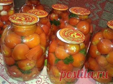Помидоры "Ум отъешь".
Это название полностью соответствует вкусу, этот рецепт несколько лет назад я нашла в интернете, сделав на пробу несколько баночек, я попробовав, жалела о малом количестве. Теперь, в основном, только так и консервирую. Предлагаю и Вам.
Ингредиенты для:
Помидор — 3 кг
Чеснок — 3 шт
Перец болгарский — 4 шт
Перец красный жгучий — 1/2 шт
Соль (с верхом) — 2,5 ст. л.
Сахар (с верхом) — 10 ст. л.
Уксус (9%) — 125 мл
Вода — 2,5 пакет.
Сельдерей листовой — 4 веточ.
Пе