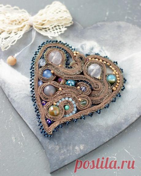 Купить Брошь сутаж Валентинка № 1, стиль ар-нуво, натуральные камни
