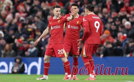 «Ливерпуль» в меньшинстве вырвал ничью в матче АПЛ с «Фулхэмом». Встреча завершилась со счетом 2:2. На 17-й минуте удалили защитника «Ливерпуля» Эндрю Робертсона. «Ливерпуль» дважды отыгрывался, ничью команде принес точный удар Диогу Жота на 86-й минуте