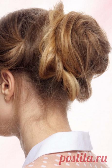 Небрежный пучок из волос (39 фото): видео-инструкция как сделать своими руками, особенности прически на длинную, среднюю шевелюру, цена, фото