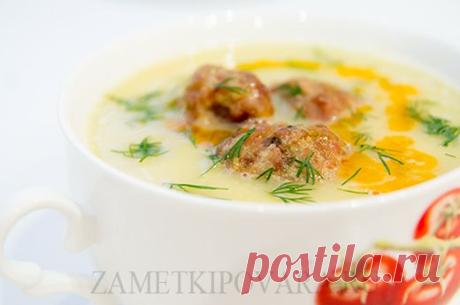 Суп-пюре из нута с мясными фрикадельками.