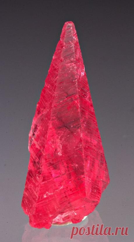 Найдено на сайте fuckyeahmineralogy.tumblr.com.