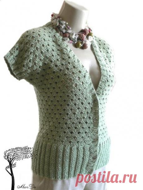 Кофточка с короткими рукавами спицами по схеме.