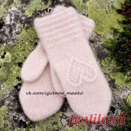 #вязание#спицами#крючком#начинающим#детям#женщинам#мужчинам
Cердечко с "шишечками"
Узор шириной 13 п. вяжется на фоне лиц. глади. 
1-й р.: 6 лиц., 1 "шишечка" (ввести крючок в соответствующую петлю, 3 раза сделать 1 накид и вытянуть петлю, затем в одни прием провязать все петли на крючке вместе и полученную петлю перевести на правую спицу), 6 лиц.
Показать полностью…