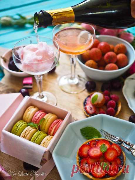 День Святого Валентина Platter Шоколад и клубника Тарт, Просекко и феи зубочистки @ Не совсем Nigella