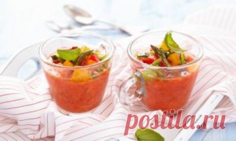 Холодный томатный суп «Гаспачо» для жаркого летнего дня
Гаспачо
ФОТО: Vitalina Rybakova / PantherMedia / Vitalina Rybakova
Очень вкусный холодный овощной суп! Жарким летом, как и окрошка, он просто идеален!
Ингредиенты для «Гаспачо»:
По…