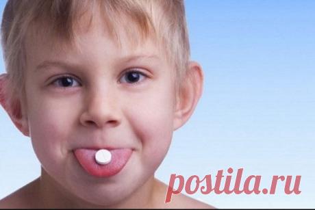 Как давать детям глицин? Глицин — аминоуксусная кислота. Ее название происходит от греческого glycys — «сладкий». Кто хотя бы раз пробовал это средство, представит «сахарные» драже, которые растворяются под языком.