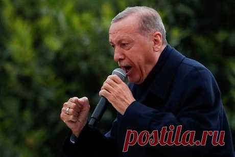 ЦИК Турции объявил о победе Эрдогана. Глава Высшей избирательной комиссии Турции Ахмет Йенер объявил, что Реджеп Тайип Эрдоган выиграл во втором туре выборов президента Турции. По его словам, По его словам, Эрдоган получил 52,14 процентов голосов избирателей, в то время как глава оппозиционной Республиканской народной партии (РНП) Турции Кемаль Кылычдарогл