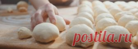 Скороспелое дрожжевое тесто для пирожков Пирожки, как у бабушки. Легендарный рецепт пирогов для членов Политбюро… Вы думаете, что знаете о дрожжевом тесте все - мы докажем обратное!