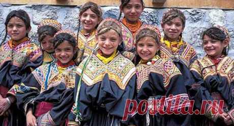 Народ, который не знает болезней и живёт до 120 лет Хунза, это народность, у людей которой существует некий образ жизни, приближающийся к идеальному, когда люди чувствуют себя здоровыми, счастливыми, не стареют, как в других странах, уже к 40-50-летнему возрасту. Любопытно, что …