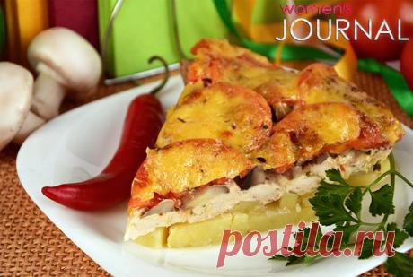 Запеканка из картофеля, мяса, грибов и помидоров .