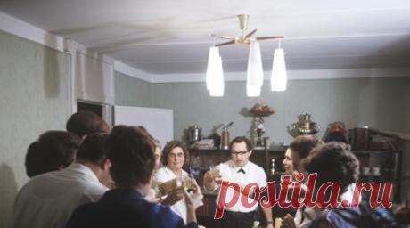 Каждый четвёртый россиянин украшает дом к Новому году в советском стиле. Аналитики провели исследование, посвящённое традициям новогоднего декора. Данные есть в распоряжении RT. Читать далее