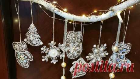 Нашла палку во дворе и пластиковый файл, и сделала красоту, теперь все спрашивают где купила. Стильный новогодний декор