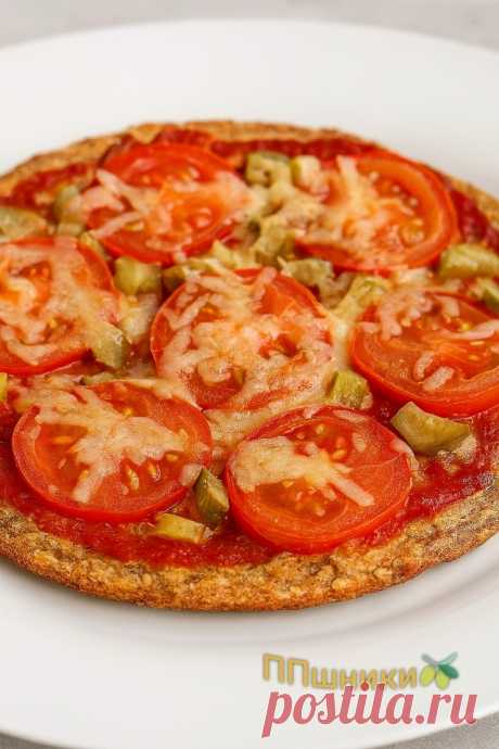 Пост на стене 🍕 ПП-пицца на овсяной основеКБЖУ на 100 гр: 160 кКал., 8,2/6,9/14,5📝 Ингредиенты:Для теста:- Овсяные хлопья — 80 г. - Молоко 2% — 100 г.  - Яйцо — 1 шт.  Для начинки:- Томатная паста — 1 ст. л.  - Маринованные огурчики — 50 г.  - Помидоры — 50 г.  - Сыр (можно нежирный) — 50 г.  🔪 Приготовление:1. Смешайте овсянку, молоко и яйцо до однородной массы.2. Вылейте тесто в форму, слегка смазанну...