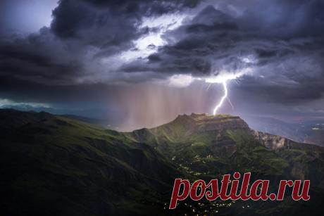 Гроза над Гунибом, Дагестан. Автор фото – Рустам Рамазанов: Спокойной ночи.