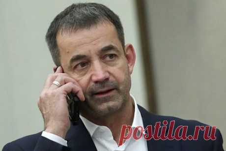 Певцов предложил включить в экспертные советы Минкульта силовиков. Депутат и актер Дмитрий Певцов предложил включить в экспертные советы Минкульта силовиков, психологов и представителей духовенства. На правительственном часе в Госдуме с министром культуры Ольгой Любимовой артист заявил, что в подобном составе «экспертный совет будет выпускать правильную продукцию».